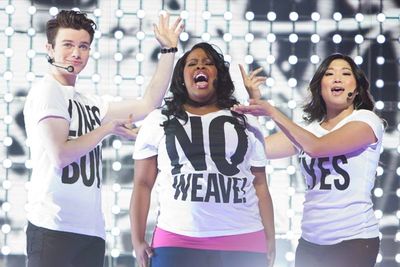 The stars of <i>Glee</i> perform 'Born This Way'.