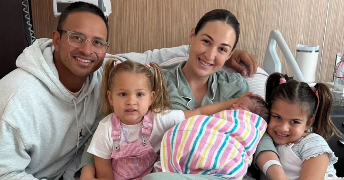 David Warner’s cheeky comment as Usman Khawaja and wife Rachel welcome third child