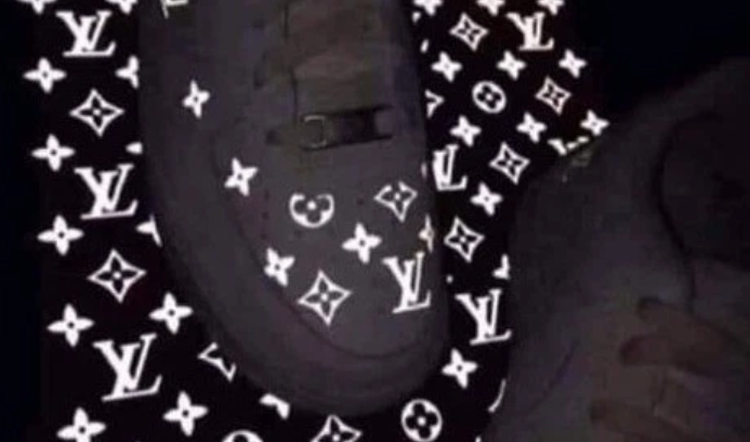 Black or white sneakers?: Optical illusion divides the internet - 9Honey