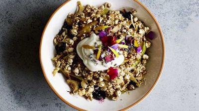 Recipe:&nbsp;<a href="http://kitchen.nine.com.au/2017/02/17/12/55/caramelised-apple-and-blueberry-crumble-bowl" target="_top">Caramelised apple and blueberry crumble bowl</a>