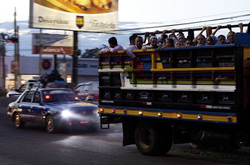 El Salvador migrants have joined the 7000 string caravan making its way through Mexico to the US border.