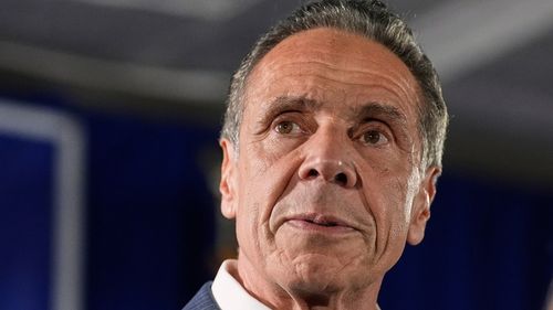 O candidato a prefeito, Andrew Cuomo, fala aos apoiadores durante uma festa de observação das primárias democratas.
