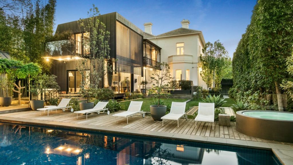 Burger mogul sells Melbourne home for $15 million and it comes with the lot