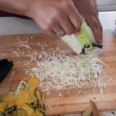 Kitchen peeler vegetable slicing hack