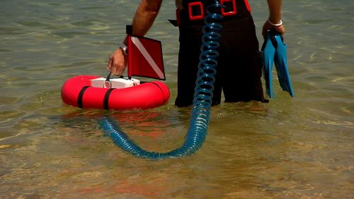 The Airbuddy, invented by Sydneysider Jan Kaldac, is a battery powered portable compressor that floats on water and follows you as you swim. (9NEWS)