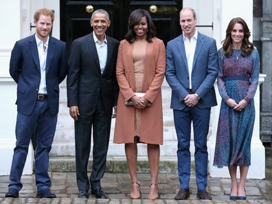 LONDON, ENGLAND - APRIL 22:  Prince Harry, US President Barack Obama, First Lady Michelle Obama,  Prince William, Duke of Cambridge and Catherine, Duchess of Cambridge pose as they attend a dinner at Kensington Palace on April 22, 2016 in London, England.  (Photo by Chris Jackson/Getty Images)