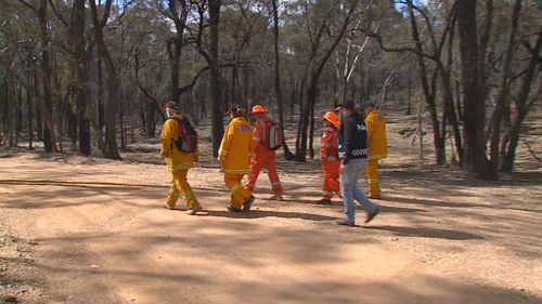 Searchers at the Kangaroo Flat site yesterday. (9NEWS)