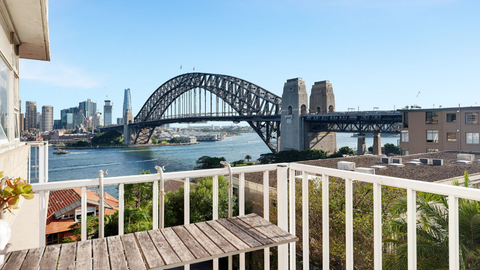Studio in Sydney's Kirrabilli offers breathtaking views of the harbour.