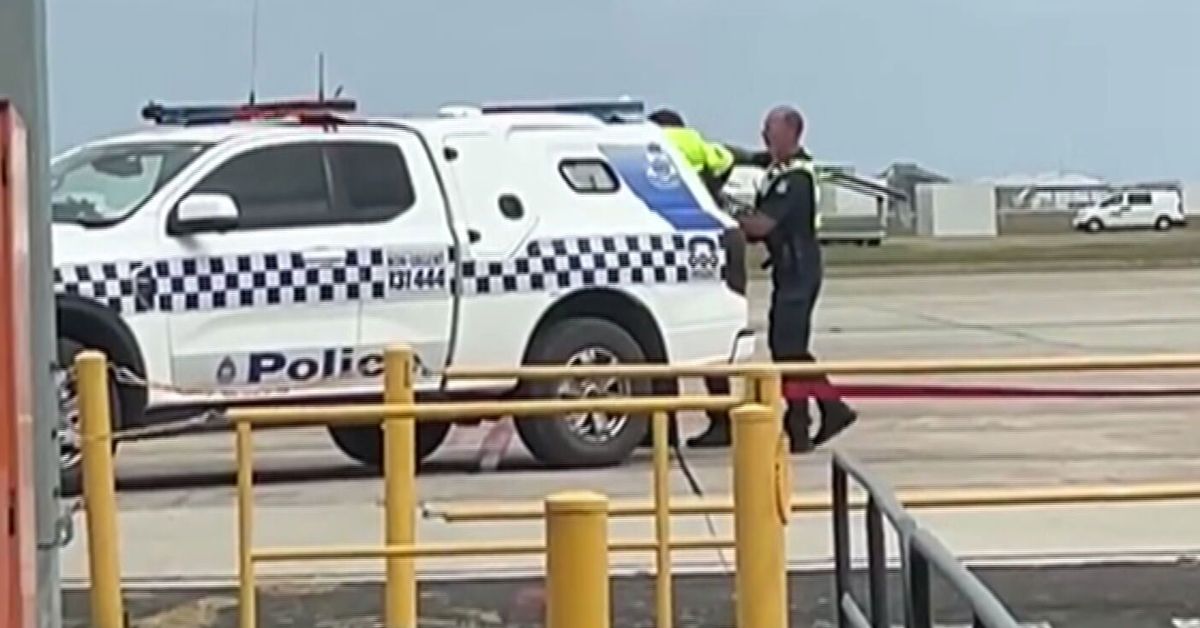 avalon-airport-i-ve-got-bombs-in-my-bag-teen-s-alleged-plane-threat