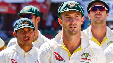 South Africa lead by 401 with 7 wickets remain against Australia