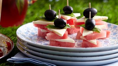 <a href="http://kitchen.nine.com.au/2016/05/16/15/03/olive-feta-and-watermelon" target="_top">Olive, feta and watermelon</a>