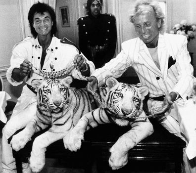 Las Vegas magicians Roy Horn, left, and Siegfried Fischbacher pose in New York, with their rare white tigers, Neva, left, a female, and Vegas, a male, during a stop at Van Cleef & Arpels jewelry before their departure for Germany (Photo: June 1987)