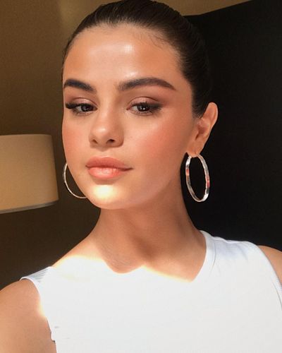 Singer and actress, Selena Gomez, has undergone many beauty transformations throughout her decade in the spotlight.&nbsp;<br>
<br>
As a teenager on the Disney Channel's <em>Wizards of Waverly</em>, her first beauty looks consisted of baby-pink cheeks and a straight-edged fringe. In later years she evolved into a beauty risk-taker, favouring edgy blonde bob-cuts and hot-pink eye shadow (think the 2017 Met Gala).<br>
<br>
However, no matter what colour her hair or eye shadow is, the 25-year-old has always turned to luminous, natural-looking skin with a subtle glow as her go-to aesthetic.<br>
<br>
Point in case, an appearance in Germany earlier this week for Puma.<br>
<br>
Gomez’s favourite make-up artist, Hung Vanngo, uploaded a photo to his<a href="https://www.instagram.com/p/Bh6iIXpgeHv/?taken-by=hungvanngo" target="_blank" draggable="false">&nbsp;Instagram account&nbsp;</a>that showed the singer rocking a dewy complexion with a hint of peach pigment, bronzed eyelids, fluttery lashes and a coral lip.<br>
<br>
A slicked back hairdo gave the look a sleek finish.<br>
<br>
Although hiring an around-the-clock glam squad may not be in reach for us mere mortals, copying Gomez’s dewy look certainly is.<br>
<br>
We have rounded up some our favourite products inspired by Selena for you to replicate this very look right from home.<br>
<br>
Click through to get the look.