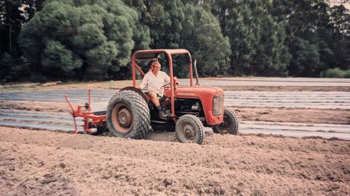 O pai de Duckworth, Don Hungerford, comprou o primeiro terreno que se tornou Farleigh Farms na década de 1960.
