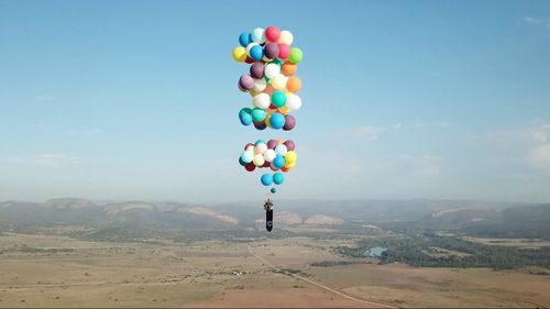 Mr Tom in his balloon chair takes to the skies. (Image: The Adventurists, Facebook)