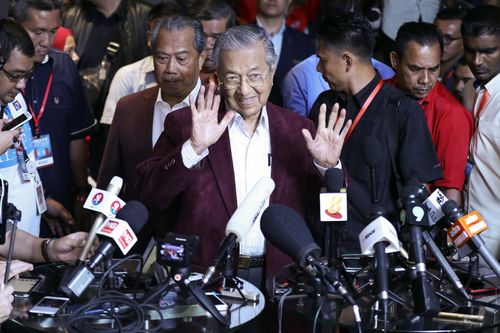 Mahathir Mohamad, former Malaysian prime minister and chairman of 'Pakatan Harapan' (The Alliance of Hope), has won the country's leadership. (AP)
