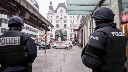 Vienna shooting: Two injured as Austrian police launch manhunt