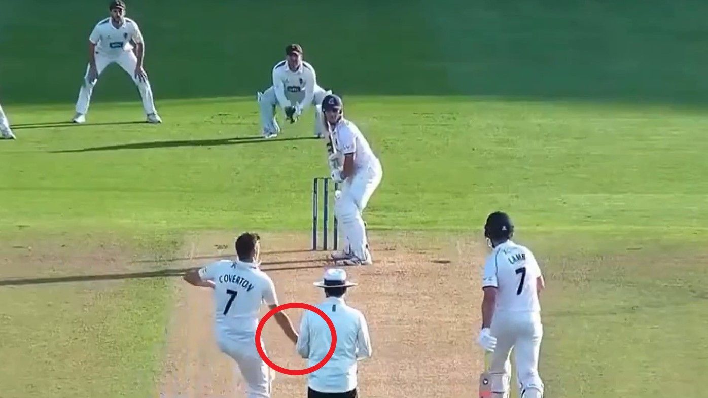 England fast bowler Craig Overton attempts to Mankad Warwickshire&#x27;s  Matthew Lamb.