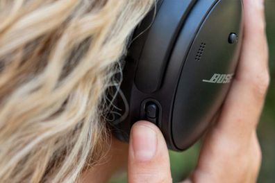 9PR: A close-up image of the Bose QuietComfort 45 Noise Cancelling Headphones earcup buttons