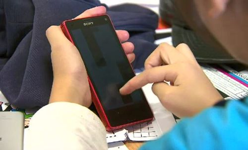 Schools around Victoria are tightening their smartphone policy. (9NEWS)