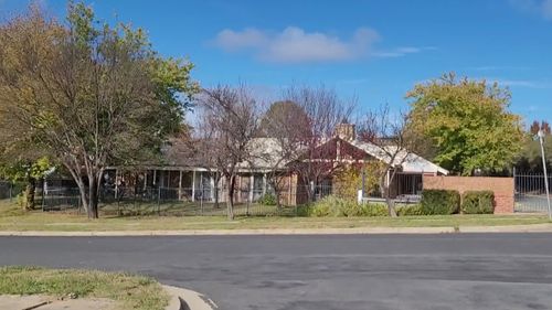 L'arrière-grand-mère se trouvait au Yallambee Lodge à Cooma au moment de l'incident. 