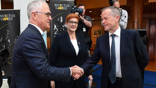 Malcolm Turnbull is calling on Bill Shorten to take a stronger stance against Senator Sam Dastyari (AAP)