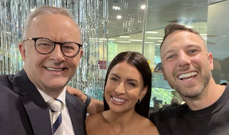 Prime Minister Anthony Albanese shares surprise selfie with MAFS duo Rhi  and Jeff in Perth