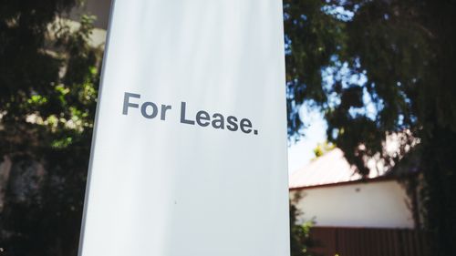 Cartello generici in locazione nella periferia ovest, giovedì 14 dicembre 2023. 