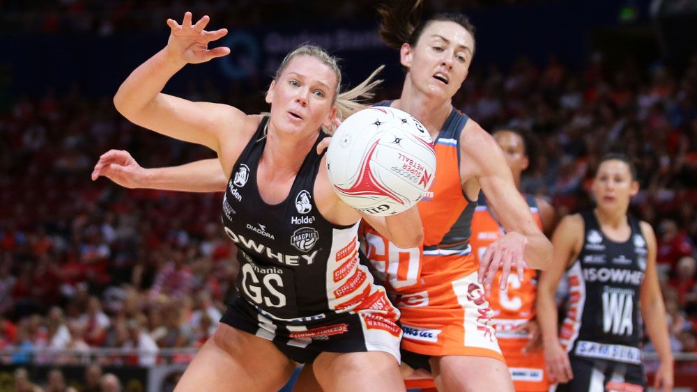 Collingwood Magpies' Caitlin Thwaites (l) and Giants' Bec Bulley.