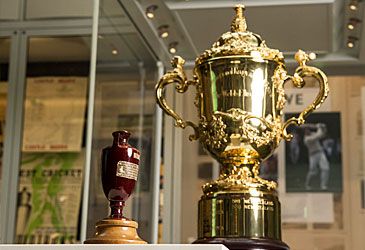 The Ashes urn is on display at which cricket venue's museum?
