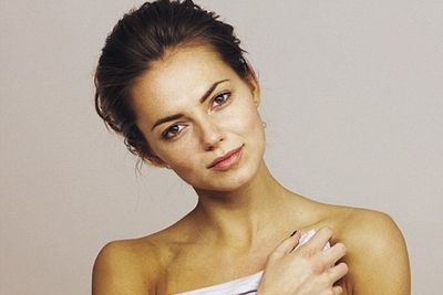 The UK actress said she felt “ridiculously naked” when she posed for this photo… maybe her lashes are naturally dark and luscious! (Image: <i>Heat</i> magazine)