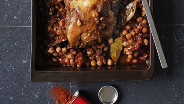 Lamb with chickpeas and sofrito
