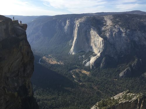 Taft Point in Yosemite National Park is a cliff 90 metres above ground.