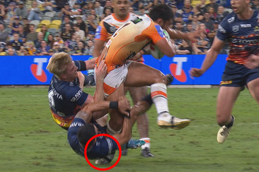 Val Holmes was sent to the sin bin for this &#x27;hip drop&#x27; on Isaiah Papali&#x27;i