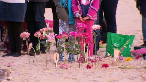 People attending the vigil were urged to bring pink flowers to honour Ruszczyk. (9NEWS)