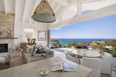 Deborah Hutton buys south coast cottage renovation $5.6 million: Bronte house sold for $10 million
