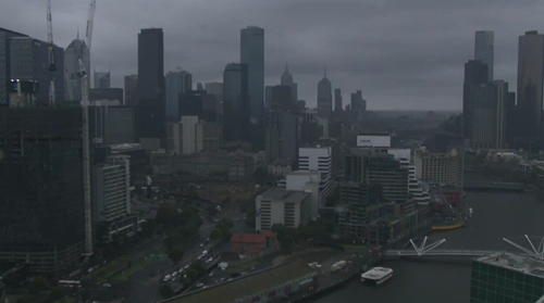 The cool change swept through Melbourne just before 5pm yesterday, dropping temperatures by at least 10 degrees. (9NEWS)