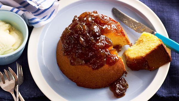 Old-fashioned baked fig pudding