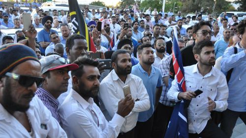 Angry West Australian taxi drivers protest over Uber