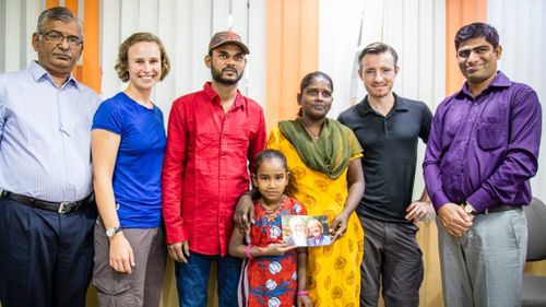 Dick Smith sends Australian couple to India to help homeless family break cycle of poverty