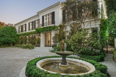 The Melbourne home of former Australian Grand Prix Chairman Ron Walker has sold after listing for $60 million