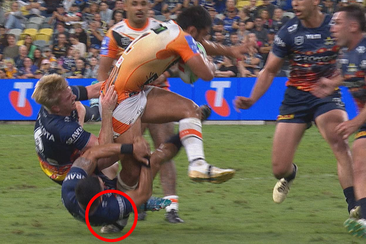 Val Holmes was sent to the sin bin for this &#x27;hip drop&#x27; on Isaiah Papali&#x27;i