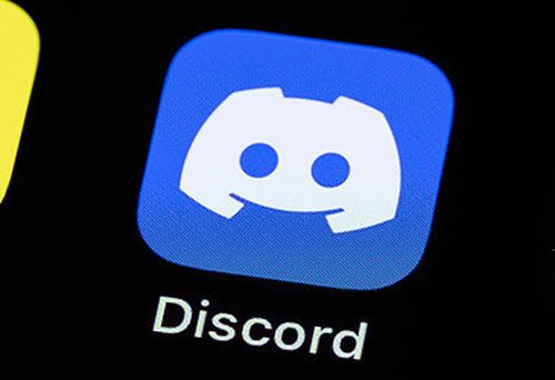 Logotipo do Discord na tela do smartphone (Getty)