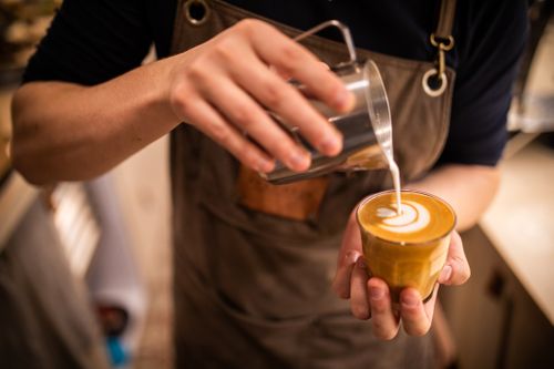 Barista make coffee cup latte art Café au lait