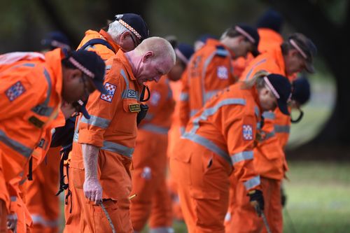 SES personal perform a line search in Fawkner Park, South Yarra, Melbourne. (AAP Image/James Ross) 