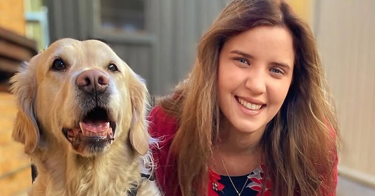 Penyanyi Aussie Rachael Leahcar memberikan penghormatan yang memilukan kepada anjing pemandu yang terlambat Ella