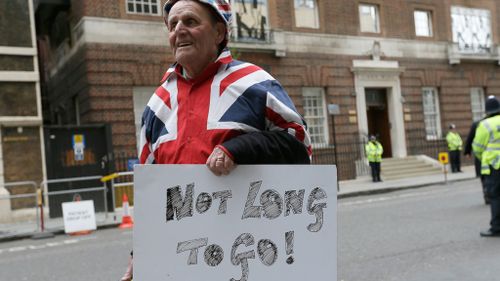 A royal fan outside St Mary's Hospital. (AAP)