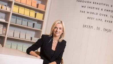 2015 年，Kikki.K 创始人 Kristina Karlsson 在墨尔本 Chadstone 购物中心的新 Kikki.K 商店。