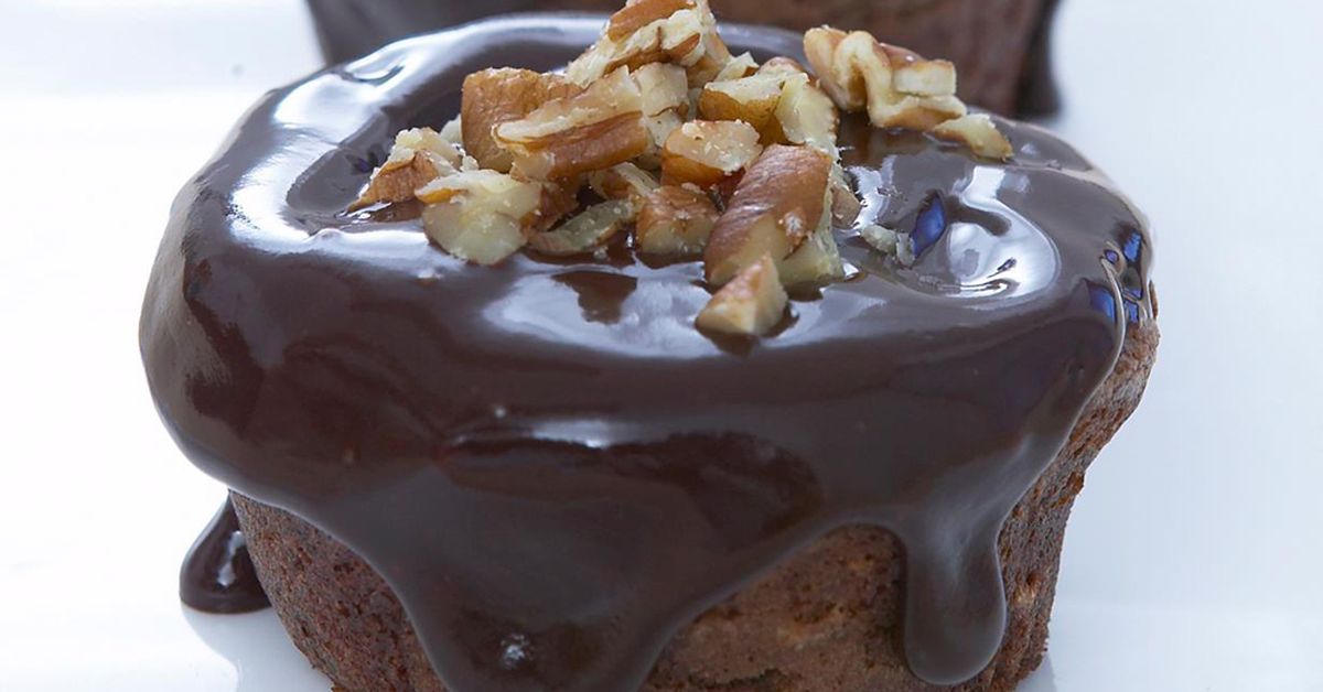 Chocolate pecan cakes with choc-Baileys sauce - 9Kitchen