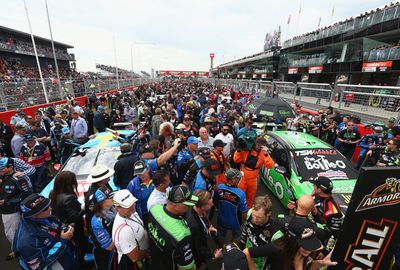 The cars were mobbed as they lined up on the grid. (Getty)